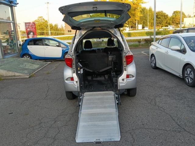 ラクティス X 福祉車両 車いす仕様車 スロープタイプ 車いす1台 助手席側リヤシート付 ナビ TV ETC(4枚目)