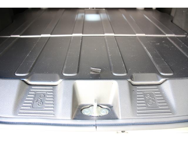 �S�X�܁A�傫�ȐԂ̂r�}�[�N���ڈ�ł���