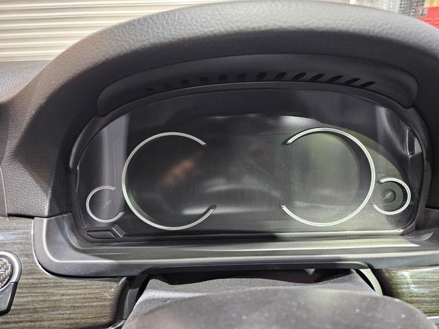 ���̌^���ł͖{���ɋH�ł����A�f�W�^�����[�^�[�����ڂ���Ă���A�����ƍ����ɂȂ�܂��B