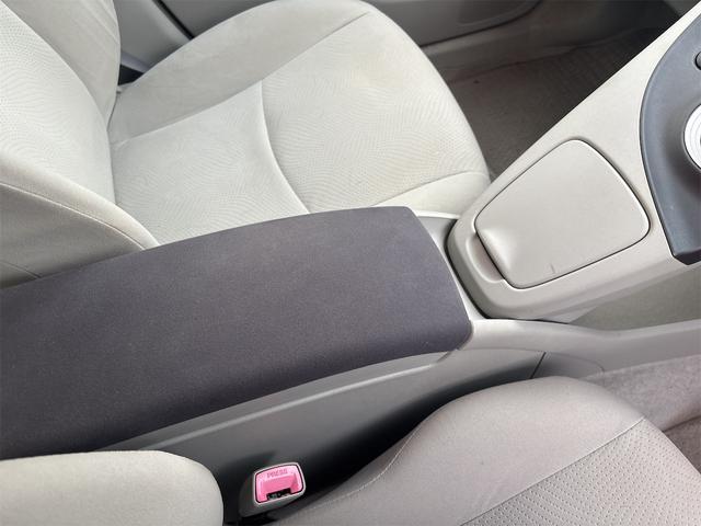 プリウス S 純正SDナビ(NHDT-W60G) CD DVD Buletooth接続 純正アルミホイール15インチ 電動格納ミラー オートライト オートエアコン ステアリングスイッチ フロントフォグライト(31枚目)