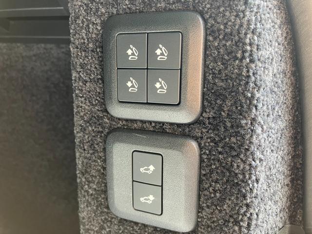 レンジローバー ヴォーグ ヴォーグ (3.0リッター/340ps) 4WD ガラスルーフ 全方位カメラ AppleCarPlayt対応 MERIDIANサウンド OP22インチホイール エアサスペンション 電動リアゲートBSM(19枚目)