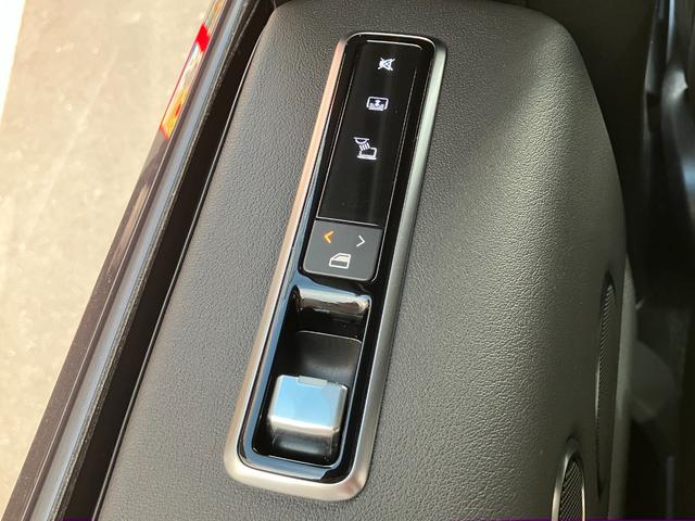レンジローバー ヴォーグ ヴォーグ (3.0リッター/340ps) 4WD ガラスルーフ 全方位カメラ AppleCarPlayt対応 MERIDIANサウンド OP22インチホイール エアサスペンション 電動リアゲートBSM(22枚目)