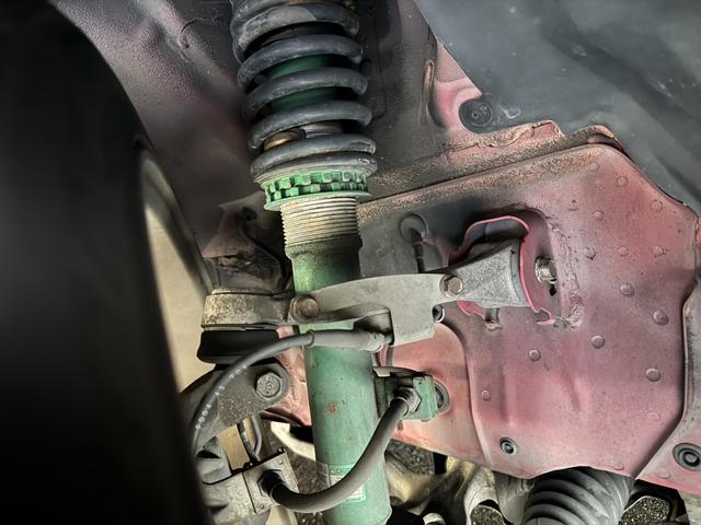 ＲＸ－７ タイプＲＢ　ＭＴ車　純正リアスポ　ＨＫＳエアクリ　ＴＥＩＮ車高調　サンアイワークスマフラ－　サイドリップ　ＭＯＭＯステアリング　デジタルミラー　ストラーダナビ　ＥＴＣ（6枚目）