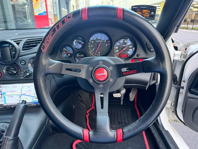 ＲＸ－７ タイプＲＢ　ＭＴ車　純正リアスポ　ＨＫＳエアクリ　ＴＥＩＮ車高調　サンアイワークスマフラ－　サイドリップ　ＭＯＭＯステアリング　デジタルミラー　ストラーダナビ　ＥＴＣ（8枚目）