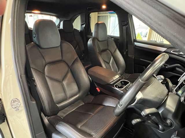 カイエン ベースグレード ティプトロニックS 4WD ガラスコーティング施工済み KW車高調 ブラックレザー 22インチ Bluetooth キャリパーコーティング施工済み ホイールコーティング施工済み(12枚目)