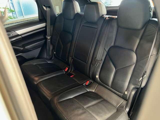 カイエン ベースグレード ティプトロニックS 4WD ガラスコーティング施工済み KW車高調 ブラックレザー 22インチ Bluetooth キャリパーコーティング施工済み ホイールコーティング施工済み(15枚目)