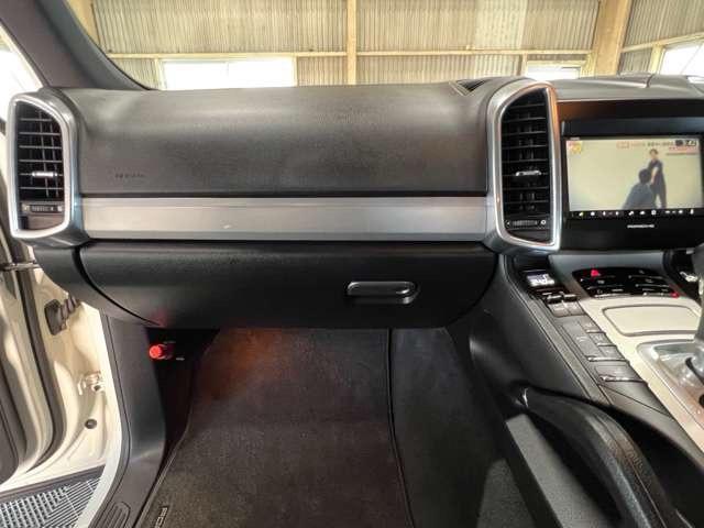 カイエン ベースグレード ティプトロニックS 4WD ガラスコーティング施工済み KW車高調 ブラックレザー 22インチ Bluetooth キャリパーコーティング施工済み ホイールコーティング施工済み(26枚目)