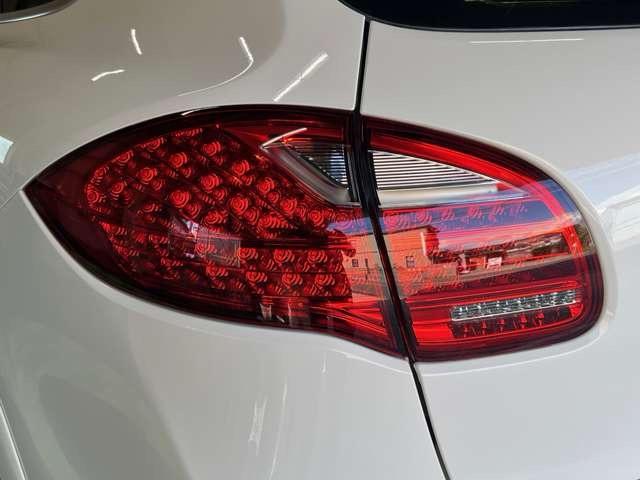 カイエン ベースグレード ティプトロニックS 4WD ガラスコーティング施工済み KW車高調 ブラックレザー 22インチ Bluetooth キャリパーコーティング施工済み ホイールコーティング施工済み(71枚目)