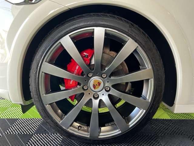 カイエン ベースグレード ティプトロニックS 4WD ガラスコーティング施工済み KW車高調 ブラックレザー 22インチ Bluetooth キャリパーコーティング施工済み ホイールコーティング施工済み(77枚目)