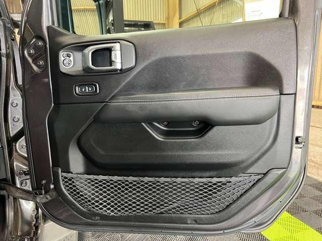 ジープ・ラングラーアンリミテッド サハラ 3.6L 4WD ガラスコーティング施工済み フルセグTV Bluetooth ブラックレザーシート(21枚目)