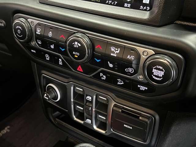 ジープ・ラングラーアンリミテッド サハラ 3.6L 4WD ガラスコーティング施工済み フルセグTV Bluetooth ブラックレザーシート(30枚目)