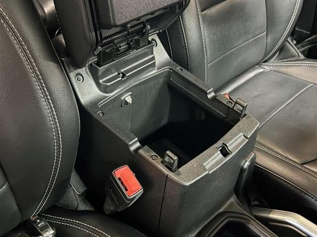 ジープ・ラングラーアンリミテッド サハラ 3.6L 4WD ガラスコーティング施工済み フルセグTV Bluetooth ブラックレザーシート(34枚目)