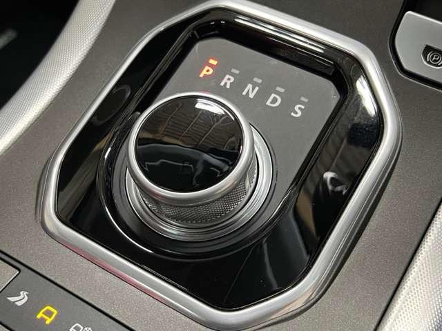 レンジローバーイヴォーク ダイナミック　４ＷＤ　ガラスコーティング施工済み　ローダウン　ＭＥＲＩＤＩＡＮサウンド　ガラスルーフ　赤／黒レザーシート　シートヒーター　シートメモリー　Ｂｌｕｅｔｏｏｔｈ（28枚目）