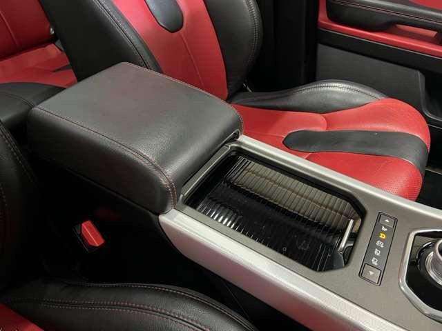 レンジローバーイヴォーク ダイナミック　４ＷＤ　ガラスコーティング施工済み　ローダウン　ＭＥＲＩＤＩＡＮサウンド　ガラスルーフ　赤／黒レザーシート　シートヒーター　シートメモリー　Ｂｌｕｅｔｏｏｔｈ（30枚目）