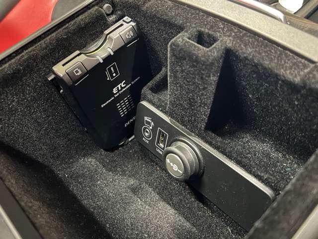 レンジローバーイヴォーク ダイナミック　４ＷＤ　ガラスコーティング施工済み　ローダウン　ＭＥＲＩＤＩＡＮサウンド　ガラスルーフ　赤／黒レザーシート　シートヒーター　シートメモリー　Ｂｌｕｅｔｏｏｔｈ（32枚目）