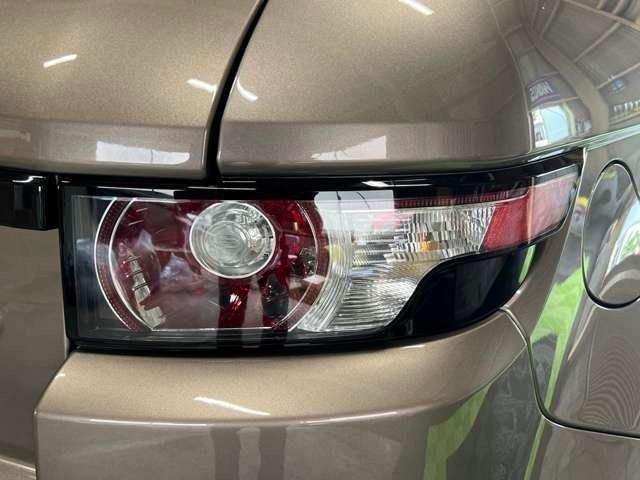 レンジローバーイヴォーク ダイナミック　４ＷＤ　ガラスコーティング施工済み　ローダウン　ＭＥＲＩＤＩＡＮサウンド　ガラスルーフ　赤／黒レザーシート　シートヒーター　シートメモリー　Ｂｌｕｅｔｏｏｔｈ（70枚目）