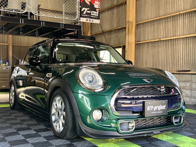 ＭＩＮＩ クーパーＳ　ローダウン　ＧＩＧＡＭＯＴダウンサス　ＧＩＧＡＭＯＴマフラーカッター　前後ドラレコ　ＭＩＮＩドライビングモード　Ｂｌｕｅｔｏｏｔｈ　ガラスコーティング施工済み（2枚目）
