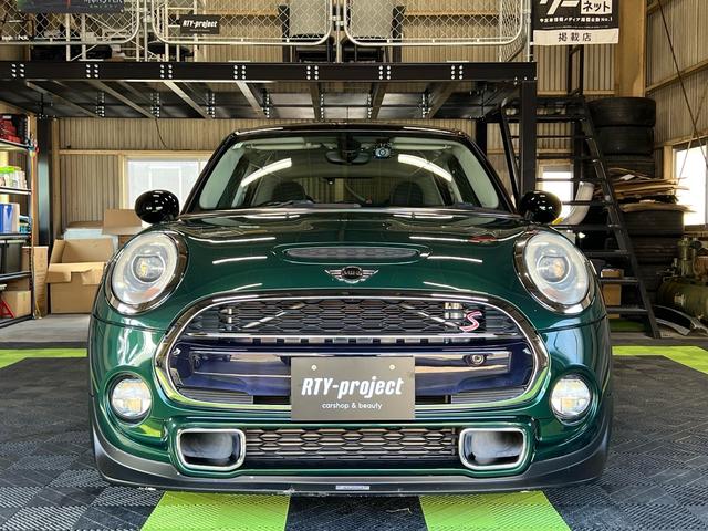 ＭＩＮＩ クーパーＳ　ローダウン　ＧＩＧＡＭＯＴダウンサス　ＧＩＧＡＭＯＴマフラーカッター　前後ドラレコ　ＭＩＮＩドライビングモード　Ｂｌｕｅｔｏｏｔｈ　ガラスコーティング施工済み（3枚目）