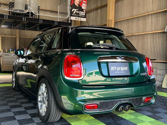 ＭＩＮＩ クーパーＳ　ローダウン　ＧＩＧＡＭＯＴダウンサス　ＧＩＧＡＭＯＴマフラーカッター　前後ドラレコ　ＭＩＮＩドライビングモード　Ｂｌｕｅｔｏｏｔｈ　ガラスコーティング施工済み（6枚目）