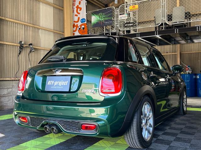 ＭＩＮＩ クーパーＳ　ローダウン　ＧＩＧＡＭＯＴダウンサス　ＧＩＧＡＭＯＴマフラーカッター　前後ドラレコ　ＭＩＮＩドライビングモード　Ｂｌｕｅｔｏｏｔｈ　ガラスコーティング施工済み（8枚目）