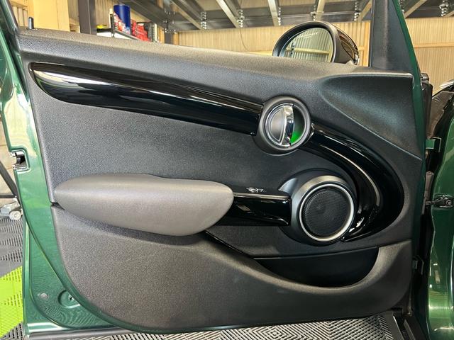 ＭＩＮＩ クーパーＳ　ローダウン　ＧＩＧＡＭＯＴダウンサス　ＧＩＧＡＭＯＴマフラーカッター　前後ドラレコ　ＭＩＮＩドライビングモード　Ｂｌｕｅｔｏｏｔｈ　ガラスコーティング施工済み（25枚目）