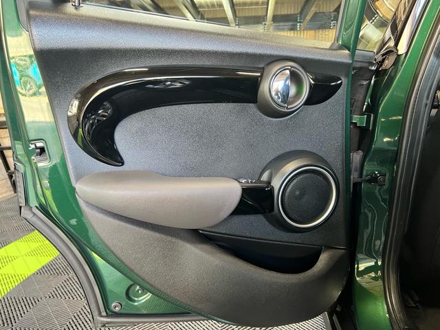 ＭＩＮＩ クーパーＳ　ローダウン　ＧＩＧＡＭＯＴダウンサス　ＧＩＧＡＭＯＴマフラーカッター　前後ドラレコ　ＭＩＮＩドライビングモード　Ｂｌｕｅｔｏｏｔｈ　ガラスコーティング施工済み（27枚目）