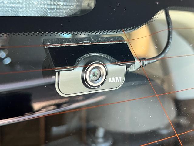ＭＩＮＩ クーパーＳ　ローダウン　ＧＩＧＡＭＯＴダウンサス　ＧＩＧＡＭＯＴマフラーカッター　前後ドラレコ　ＭＩＮＩドライビングモード　Ｂｌｕｅｔｏｏｔｈ　ガラスコーティング施工済み（45枚目）