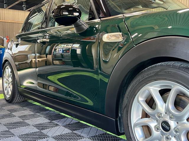 ＭＩＮＩ クーパーＳ　ローダウン　ＧＩＧＡＭＯＴダウンサス　ＧＩＧＡＭＯＴマフラーカッター　前後ドラレコ　ＭＩＮＩドライビングモード　Ｂｌｕｅｔｏｏｔｈ　ガラスコーティング施工済み（50枚目）