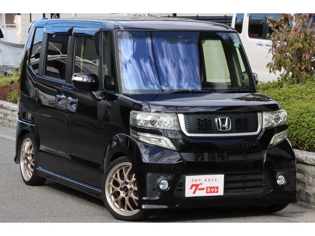 N-BOXカスタム G ターボSSパッケージ 車高調/社外テール/外Fガラス/社外16インチアルミホイール/ギャザスSDナビ/フルセグTV/Bカメラ/Bluetooth対応/両側パワスラ/黒レザー調シートカバー/パドルシフト/スマートキー2本(4枚目)
