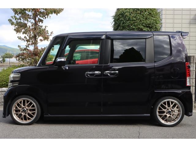 N-BOXカスタム G ターボSSパッケージ 車高調/社外テール/外Fガラス/社外16インチアルミホイール/ギャザスSDナビ/フルセグTV/Bカメラ/Bluetooth対応/両側パワスラ/黒レザー調シートカバー/パドルシフト/スマートキー2本(10枚目)