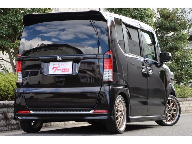 N-BOXカスタム G ターボSSパッケージ 車高調/社外テール/外Fガラス/社外16インチアルミホイール/ギャザスSDナビ/フルセグTV/Bカメラ/Bluetooth対応/両側パワスラ/黒レザー調シートカバー/パドルシフト/スマートキー2本(16枚目)