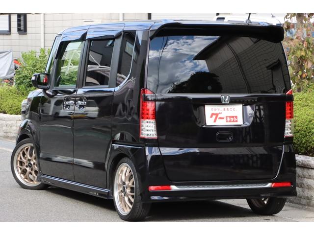 N-BOXカスタム G ターボSSパッケージ 車高調/社外テール/外Fガラス/社外16インチアルミホイール/ギャザスSDナビ/フルセグTV/Bカメラ/Bluetooth対応/両側パワスラ/黒レザー調シートカバー/パドルシフト/スマートキー2本(18枚目)