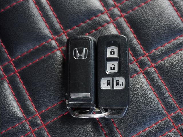 N-BOXカスタム G ターボSSパッケージ 車高調/社外テール/外Fガラス/社外16インチアルミホイール/ギャザスSDナビ/フルセグTV/Bカメラ/Bluetooth対応/両側パワスラ/黒レザー調シートカバー/パドルシフト/スマートキー2本(66枚目)