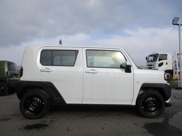 タフト Ｘ　届出済未使用車　バックカメラ　クリアランスソナー　レーンアシスト　衝突被害軽減システム　オートライト　ＬＥＤヘッドランプ　スマートキー　アイドリングストップ　電動格納ミラー　サンルーフ　ＣＶＴ（10枚目）