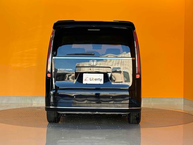 ステップワゴン スパーダ クリアランスソナー オートクルーズコントロール レーンアシスト 両側電動スライドドア オートライト 電動リアゲート スマートキー 電動格納ミラー シートヒーター 3列シート ウォークスルー オットマン(4枚目)