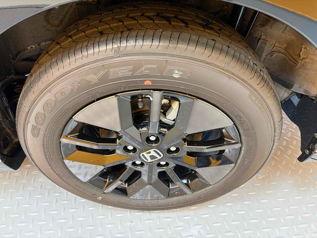 ステップワゴン スパーダ クリアランスソナー オートクルーズコントロール レーンアシスト 両側電動スライドドア オートライト 電動リアゲート スマートキー 電動格納ミラー シートヒーター 3列シート ウォークスルー オットマン(12枚目)