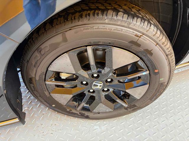 ステップワゴン スパーダ クリアランスソナー オートクルーズコントロール レーンアシスト 両側電動スライドドア オートライト 電動リアゲート スマートキー 電動格納ミラー シートヒーター 3列シート ウォークスルー オットマン(13枚目)