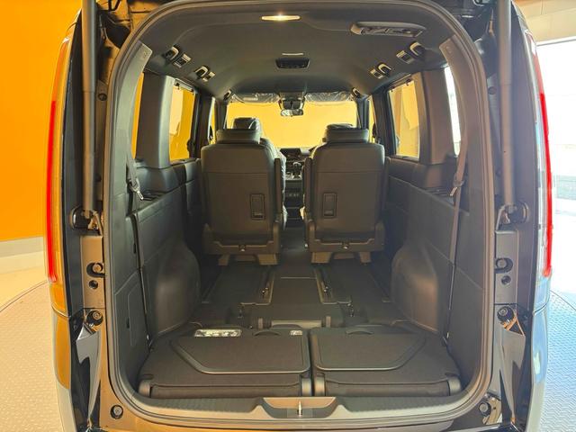 ステップワゴン スパーダ クリアランスソナー オートクルーズコントロール レーンアシスト 両側電動スライドドア オートライト 電動リアゲート スマートキー 電動格納ミラー シートヒーター 3列シート ウォークスルー オットマン(23枚目)