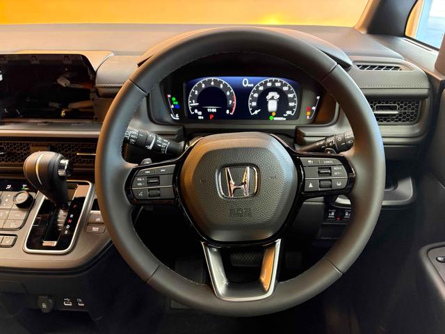 ステップワゴン スパーダ クリアランスソナー オートクルーズコントロール レーンアシスト 両側電動スライドドア オートライト 電動リアゲート スマートキー 電動格納ミラー シートヒーター 3列シート ウォークスルー オットマン(45枚目)