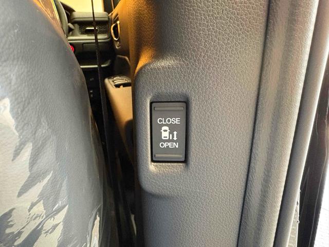 ステップワゴン スパーダ クリアランスソナー オートクルーズコントロール レーンアシスト 両側電動スライドドア オートライト 電動リアゲート スマートキー 電動格納ミラー シートヒーター 3列シート ウォークスルー オットマン(46枚目)