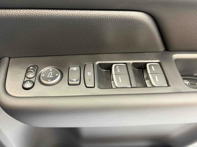 ステップワゴン スパーダ クリアランスソナー オートクルーズコントロール レーンアシスト 両側電動スライドドア オートライト 電動リアゲート スマートキー 電動格納ミラー シートヒーター 3列シート ウォークスルー オットマン(48枚目)