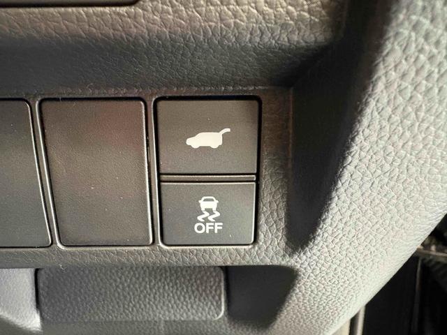 ステップワゴン スパーダ クリアランスソナー オートクルーズコントロール レーンアシスト 両側電動スライドドア オートライト 電動リアゲート スマートキー 電動格納ミラー シートヒーター 3列シート ウォークスルー オットマン(51枚目)