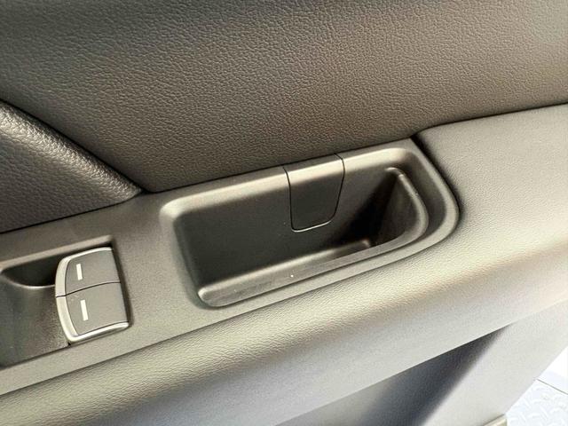 ステップワゴン スパーダ クリアランスソナー オートクルーズコントロール レーンアシスト 両側電動スライドドア オートライト 電動リアゲート スマートキー 電動格納ミラー シートヒーター 3列シート ウォークスルー オットマン(71枚目)