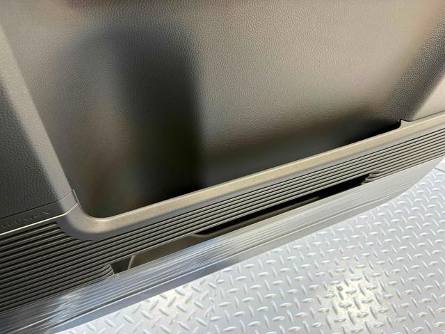 ステップワゴン スパーダ クリアランスソナー オートクルーズコントロール レーンアシスト 両側電動スライドドア オートライト 電動リアゲート スマートキー 電動格納ミラー シートヒーター 3列シート ウォークスルー オットマン(72枚目)