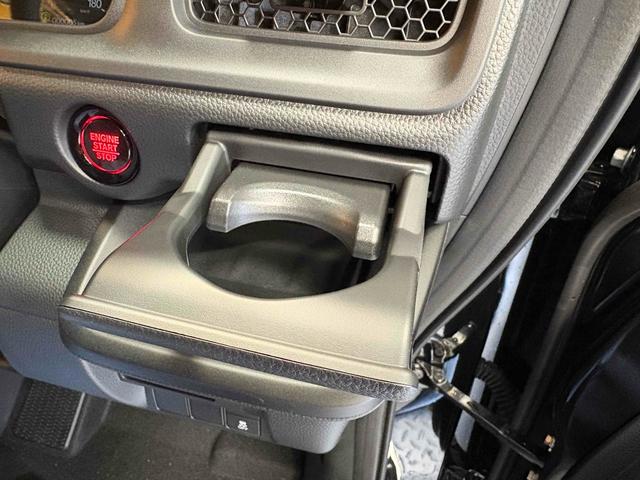 ステップワゴン スパーダ クリアランスソナー オートクルーズコントロール レーンアシスト 両側電動スライドドア オートライト 電動リアゲート スマートキー 電動格納ミラー シートヒーター 3列シート ウォークスルー オットマン(73枚目)