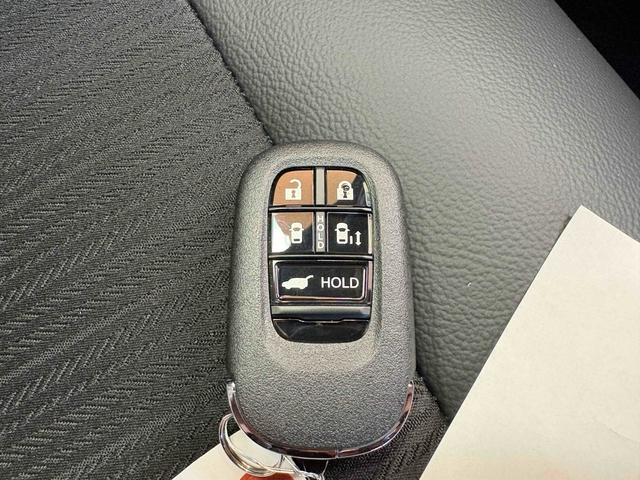 ステップワゴン スパーダ クリアランスソナー オートクルーズコントロール レーンアシスト 両側電動スライドドア オートライト 電動リアゲート スマートキー 電動格納ミラー シートヒーター 3列シート ウォークスルー オットマン(80枚目)