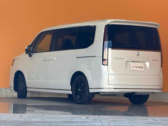 ステップワゴン スパーダ バックカメラ クリアランスソナー オートクルーズコントロール レーンアシスト 両側電動スライドドア オートライト 電動リアゲート スマートキー 電動格納ミラー シートヒーター 3列シート(3枚目)