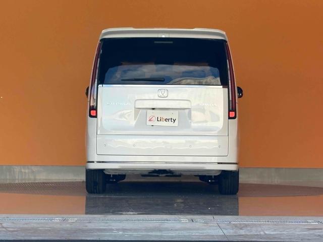 ステップワゴン スパーダ バックカメラ クリアランスソナー オートクルーズコントロール レーンアシスト 両側電動スライドドア オートライト 電動リアゲート スマートキー 電動格納ミラー シートヒーター 3列シート(4枚目)