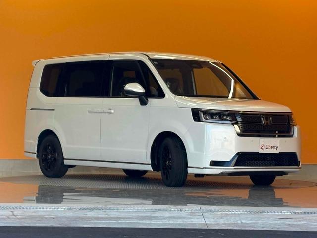 ステップワゴン スパーダ バックカメラ クリアランスソナー オートクルーズコントロール レーンアシスト 両側電動スライドドア オートライト 電動リアゲート スマートキー 電動格納ミラー シートヒーター 3列シート(7枚目)