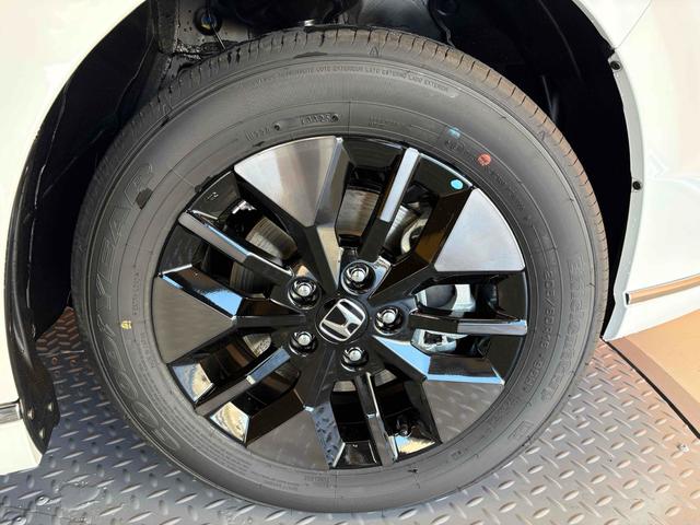 ステップワゴン スパーダ バックカメラ クリアランスソナー オートクルーズコントロール レーンアシスト 両側電動スライドドア オートライト 電動リアゲート スマートキー 電動格納ミラー シートヒーター 3列シート(9枚目)